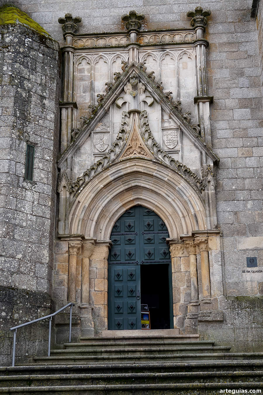 Catedral de Guarda. Puerta norte