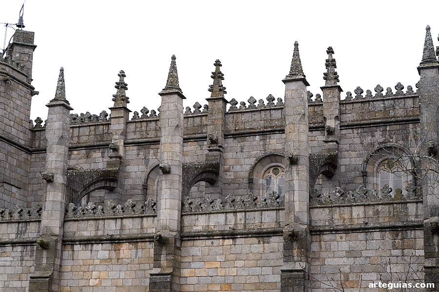 Arbotantes y pin&aacute;culos g&oacute;ticos