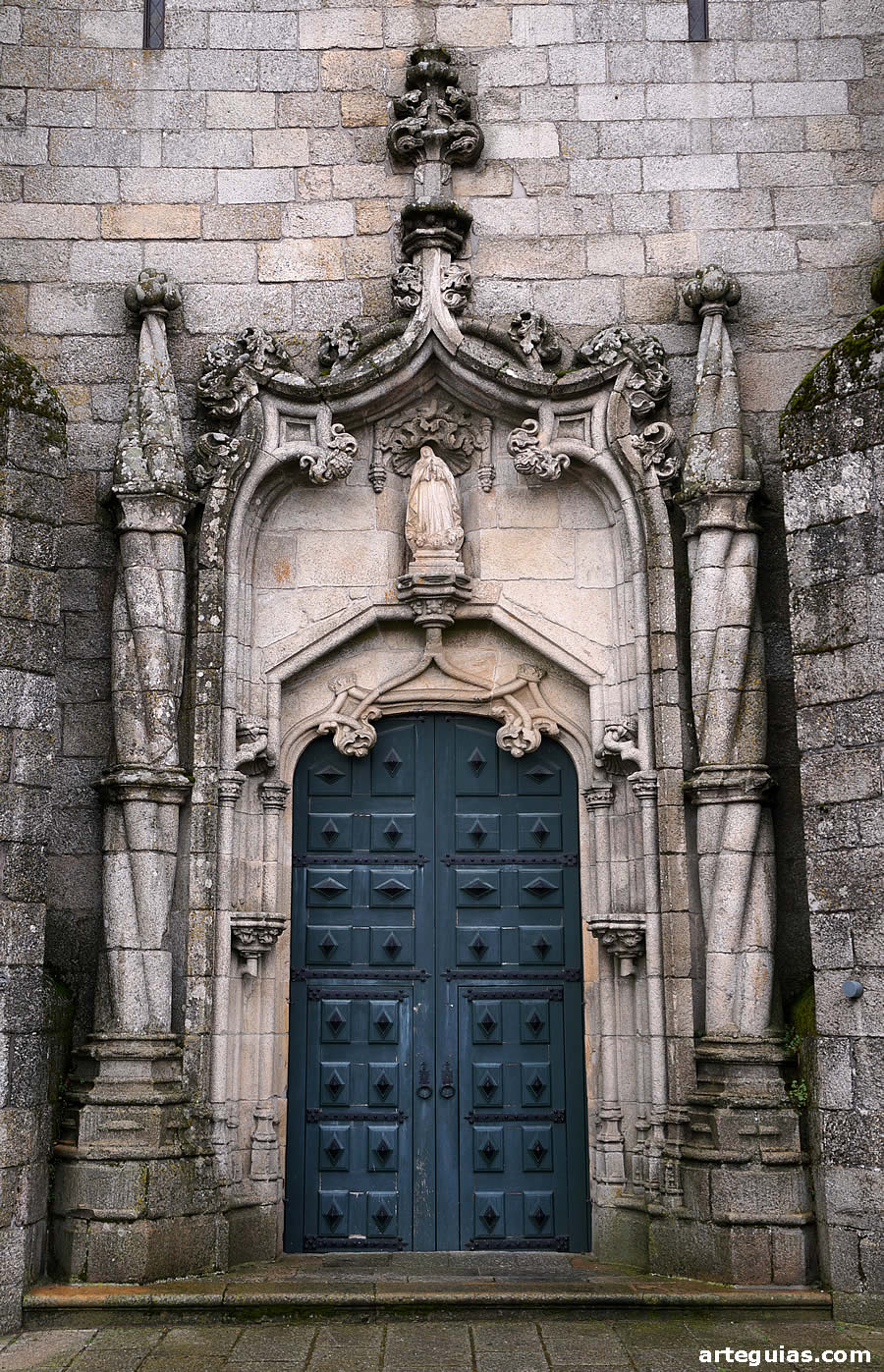 Puerta manuelina del imafronte