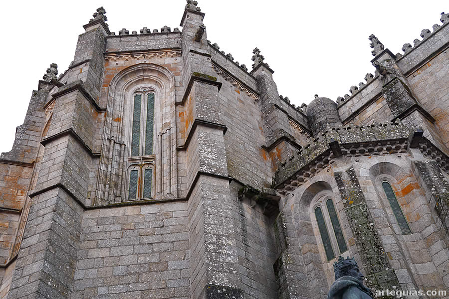 Cabecera de la catedral de Guarda