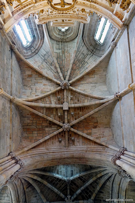 Abovedamiento del &aacute;bside principal de la catedral de Guarda