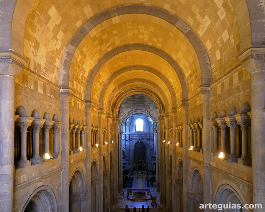 Nave central de la Catedral de Lisboa