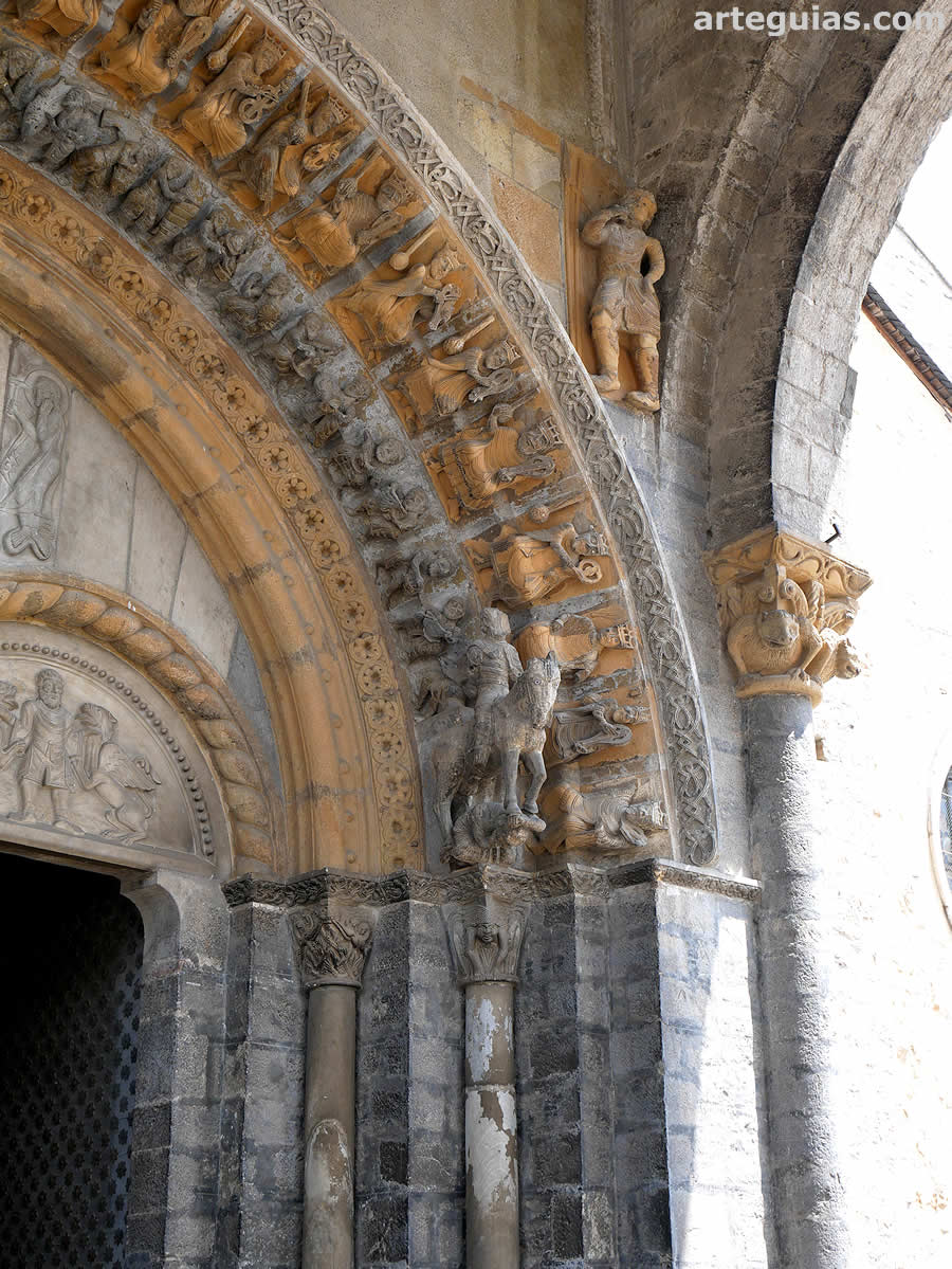 Catedral de Oloron-Sainte-Marie: detalle de la puerta románica