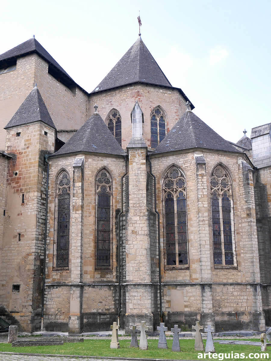 Cabecera gótica con girola y capillas radiales