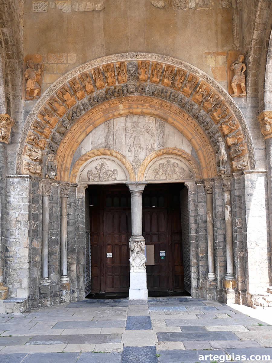 Catedral de Oloron-Sainte-Marie, Francia: portada románic