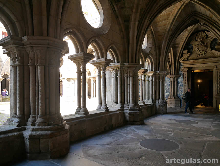 Claustro g&oacute;tico de la Catedral de Oporto