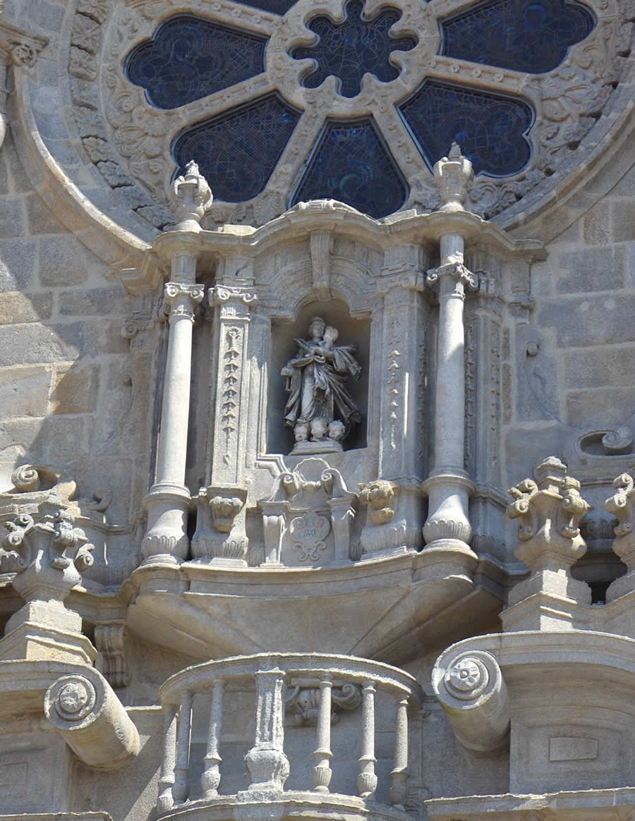 Escultura del siglo XVIII de Nuestra Se&ntilde;ora de la Asunci&oacute;n