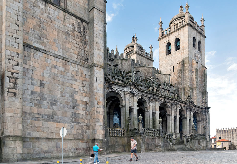 Costado septentrional de la catedral de Oporto