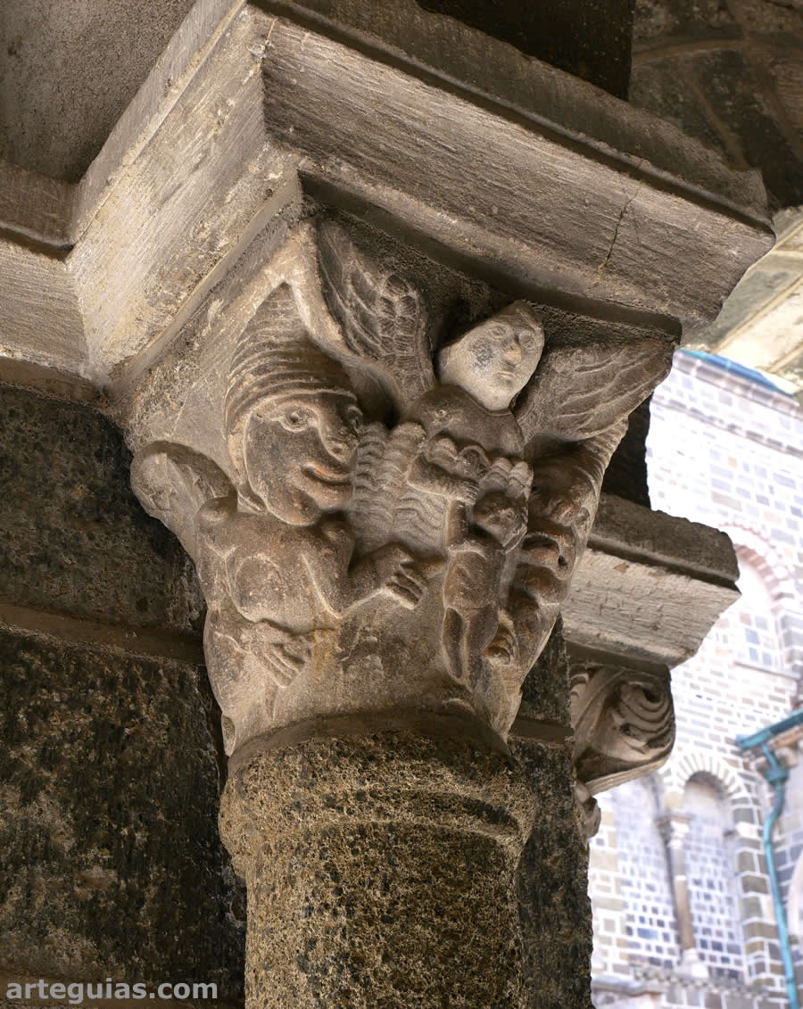 Capitel románico del claustro