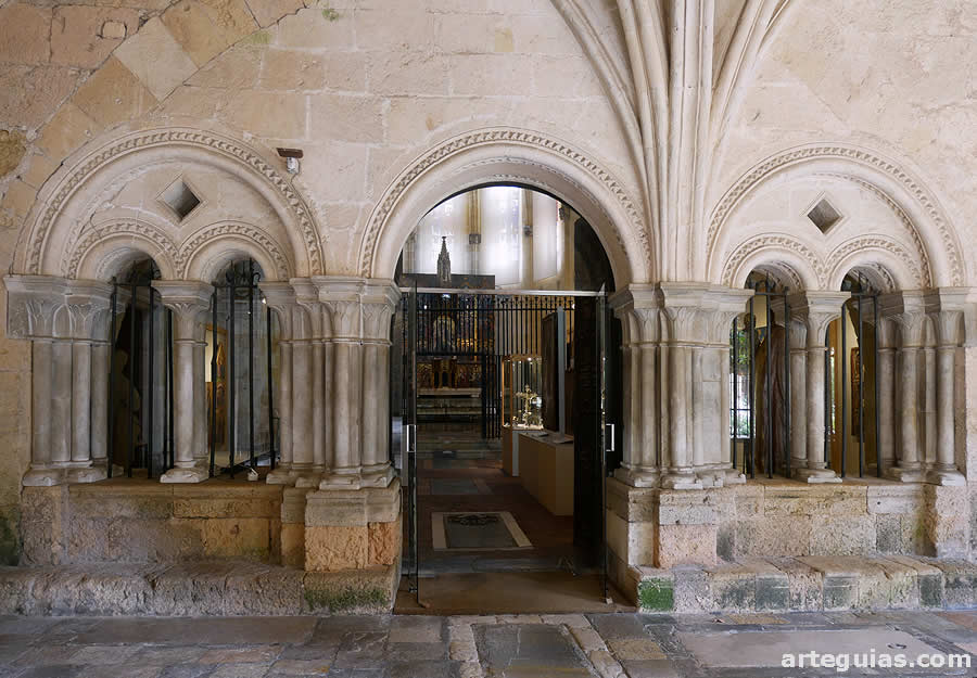 Acceso a la antigua sala capitular de la catedral