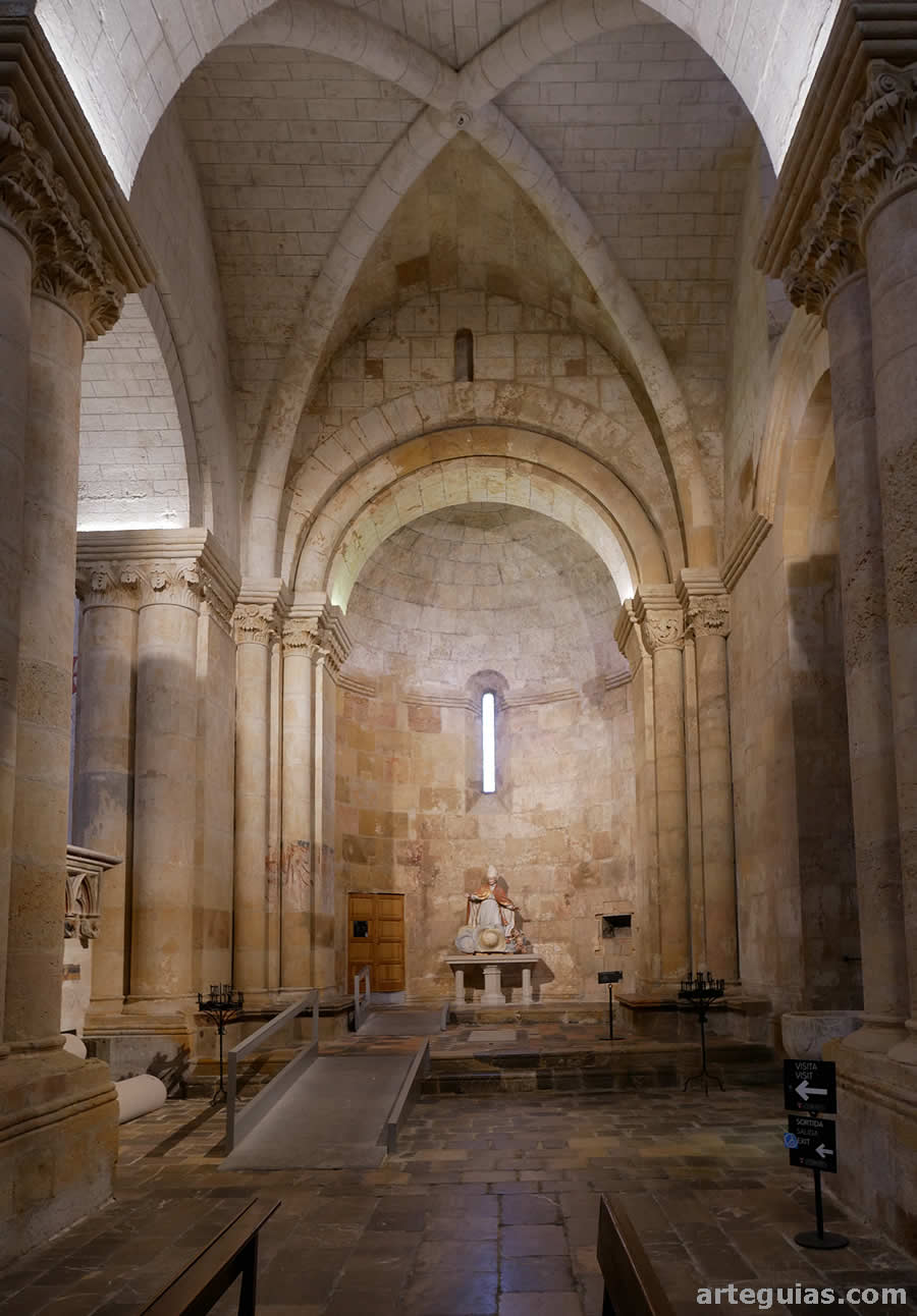 Ábside lateral
