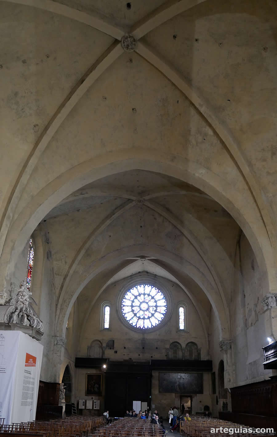 Otra vista de la anve del sector occidental de la catedral tolosana