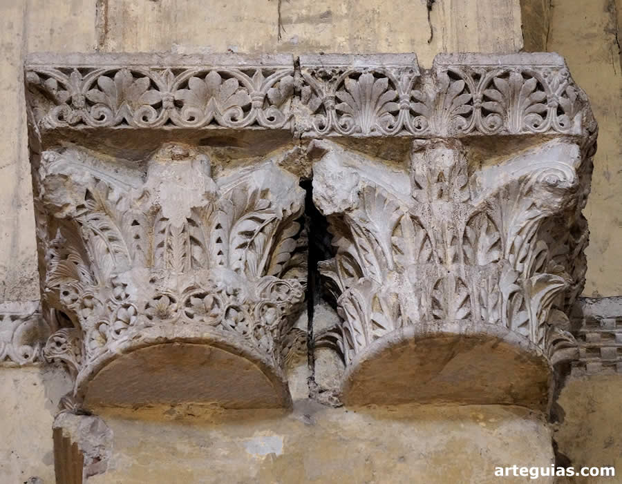 Capiteles rom&aacute;nicos de la nave raimondina