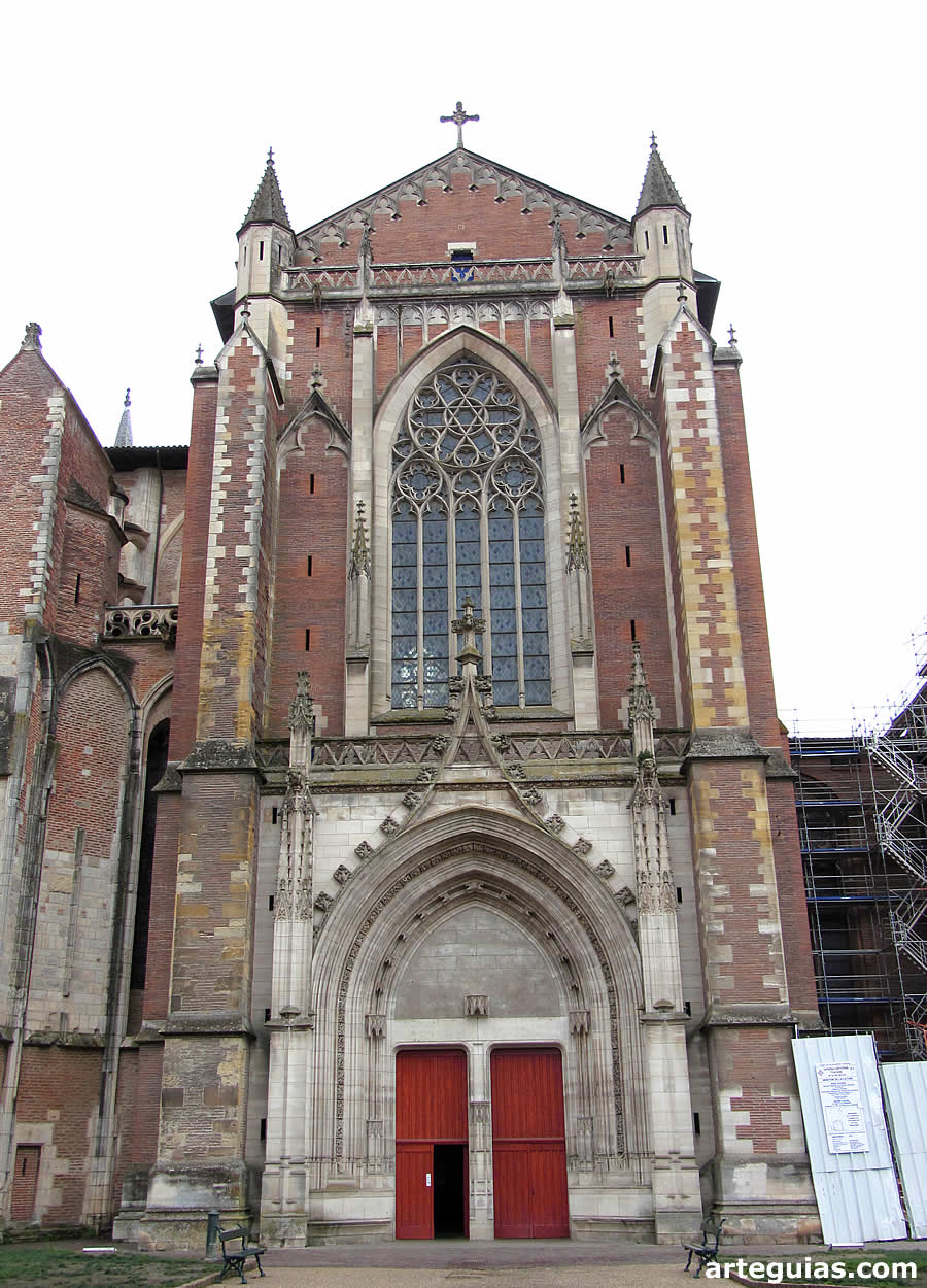 Fachada del brazo norte del transepto de la catedral
