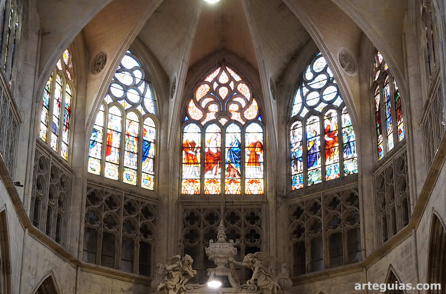 Triforio y claristorio de la cabecera. Catedral de Toulouse, Francia
