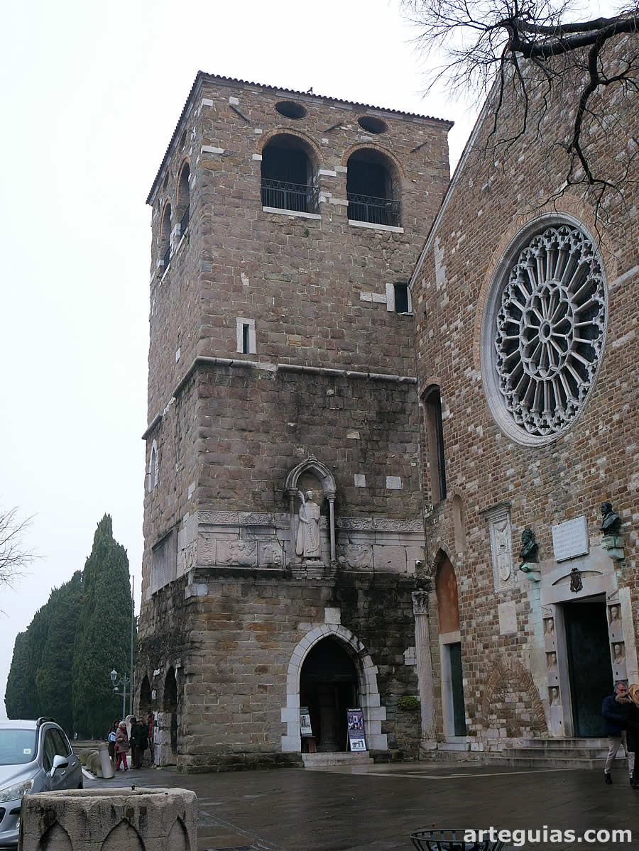 Campanario y fachada de la catedral