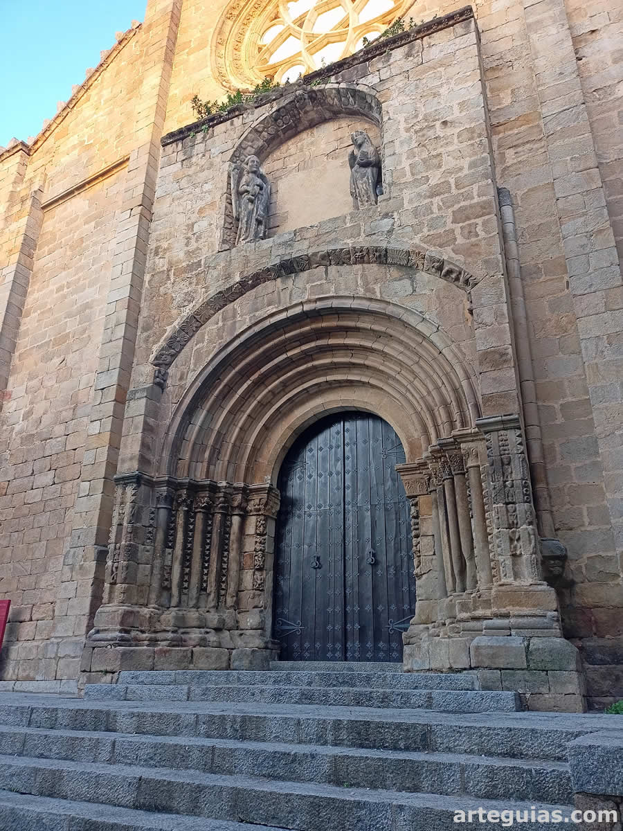 Portada de la Catedral Vieja de Plasencia
