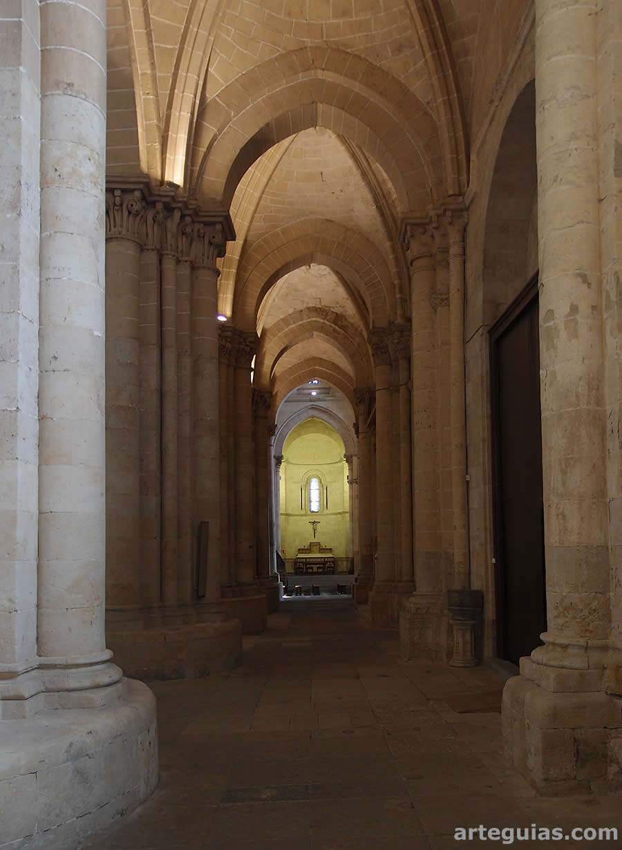 Nave lateral
