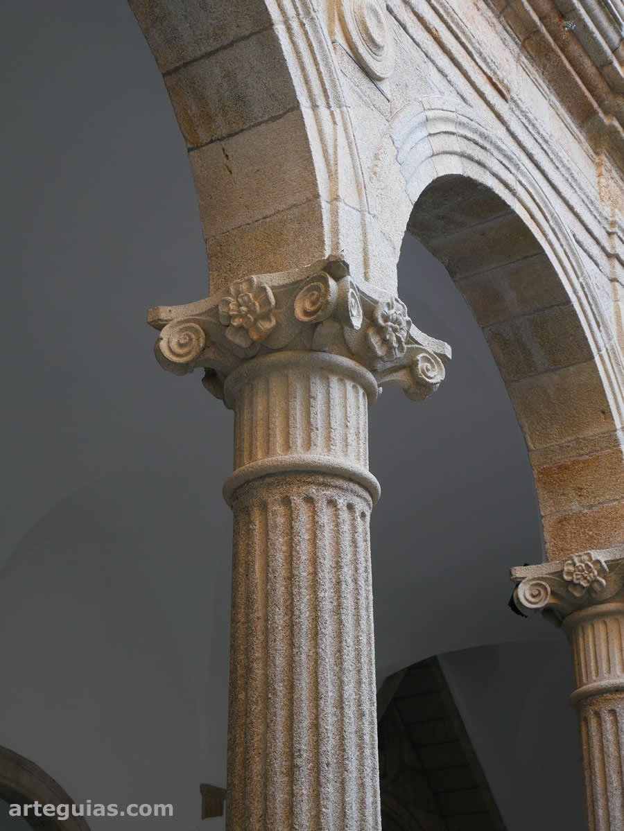 Columna del claustro