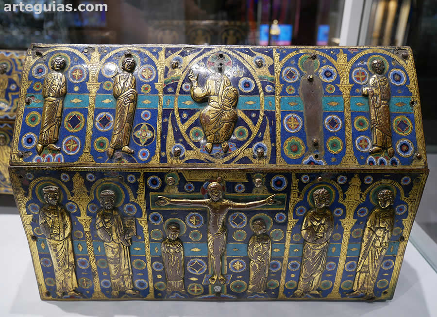 Arqueta con escenas bíblicas