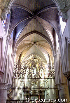 B&oacute;vedas sexpartitas de la capilla principal