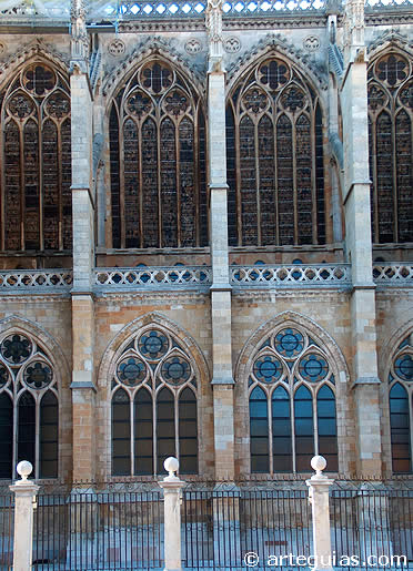 Una de las caracter&iacute;sticas de la catedral de Le&oacute;n es sus grandes ventanales