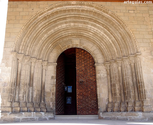 Catedral de Roda de Isábena: monumental puerta tardorrománica