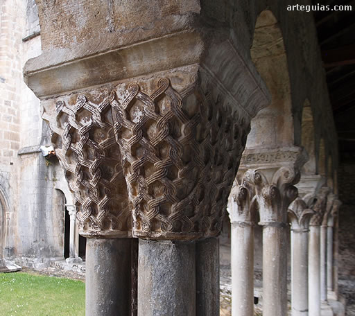 Panda sur del claustro de Catedral de Saint Bertrand de Comminges