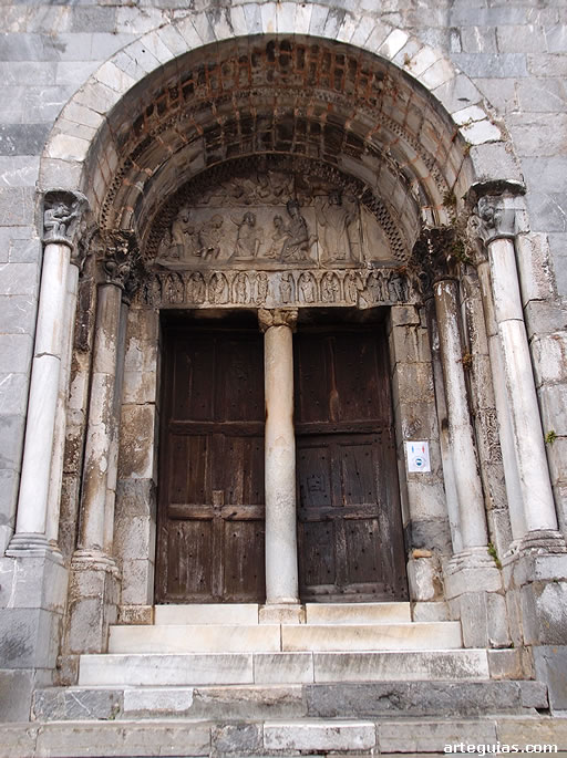 Puerta rom&aacute;nica de la catedral