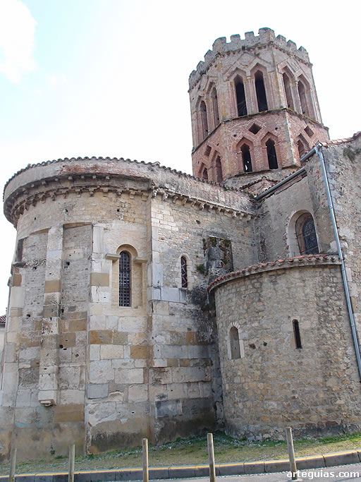 Cabecera y torre campanario sobre el crucero