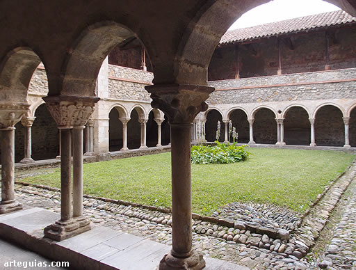 Catedral de Saint Lizier (Francia) : claustro rom&aacute;nico