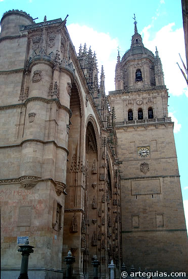 Fachada y torre campanario de la Catedral Nueva de Salamanca