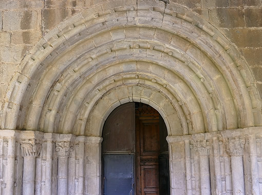Puerta de comunicación entre la iglesia catedralicia y el claustro