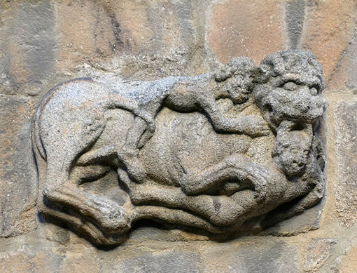 Escultura de una de las enjutas