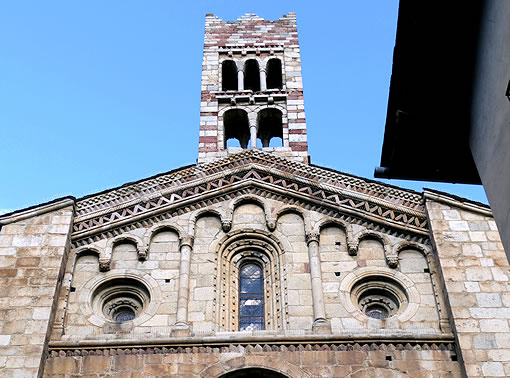 Catedral de Seu d'Urgell; hastial occidental y torre campanario
