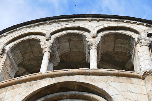 Arquería del ábside