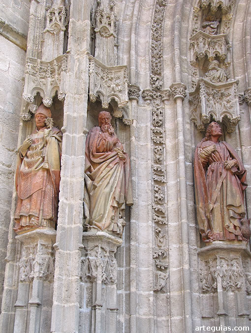 Catedral de Sevilla: esculturas de una de las puertas
