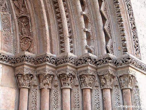 Detalle de la Puerta del Palau de la Catedral de Valencia