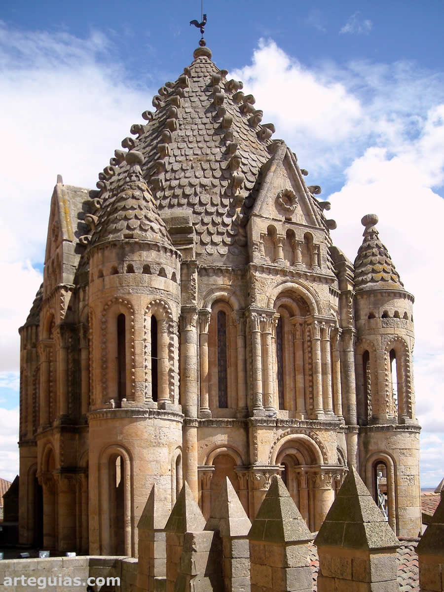 Torre del Gallo, c&eacute;lebre cimborrio de la Catedral Vieja de Salamanca