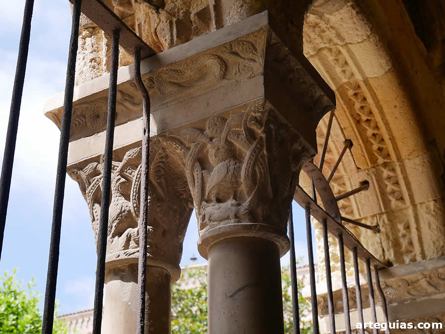 Columnas pareadas del claustro