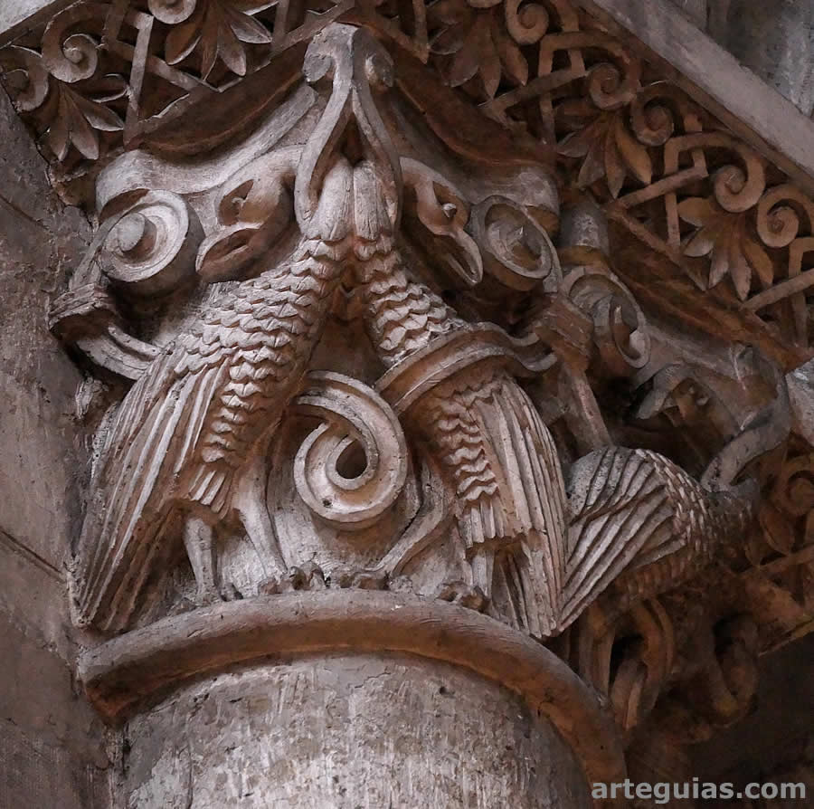 Capitel con aves