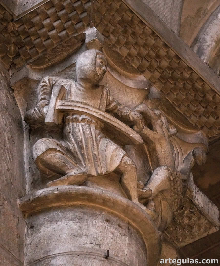 Capitel interior, probablemente historicista neorrománico