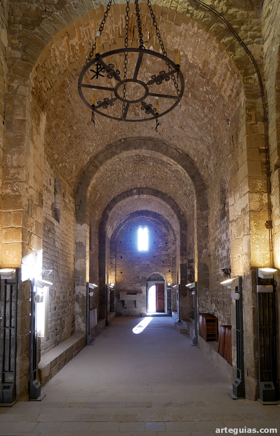 Colegiata de Sant Pere de Ponts: interior de la nave