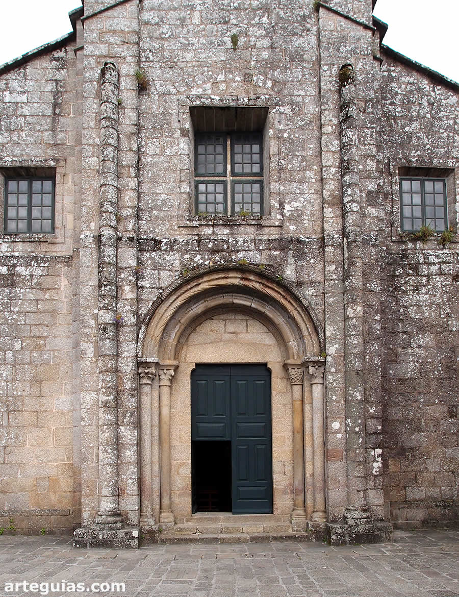 Imafronte de la colegiata de Sar