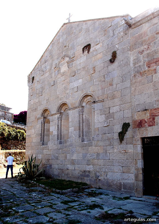 Cabecera de la iglesia, antigua colegiata de Santa María de Baiona