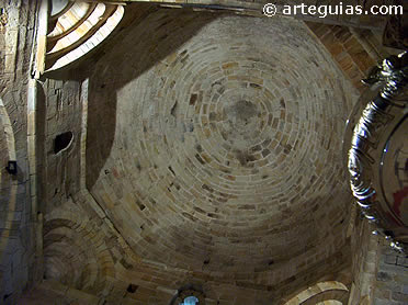 C&uacute;pula sobre trompas de Santa Cruz de Casta&ntilde;eda