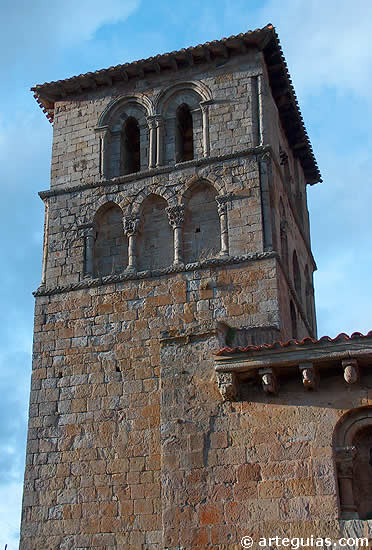 Torre de la Colegiata de San Pedro de Cervatos