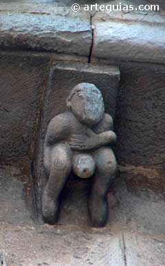Canecillo er&oacute;tico en San Pedro de Cervatos