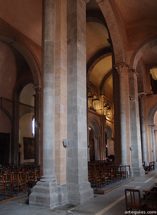 Nave sur o de la Ep&iacute;stola de la Colegiata de Saint Gaudens 