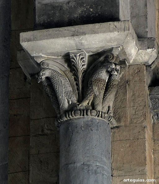 Capitel con parejas de aves